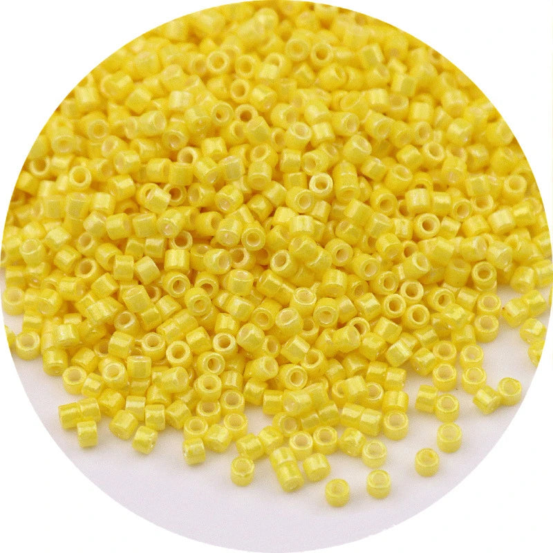 חרוזי זכוכית יפניים אטומים 11/0 – לחריזה ו־DIY